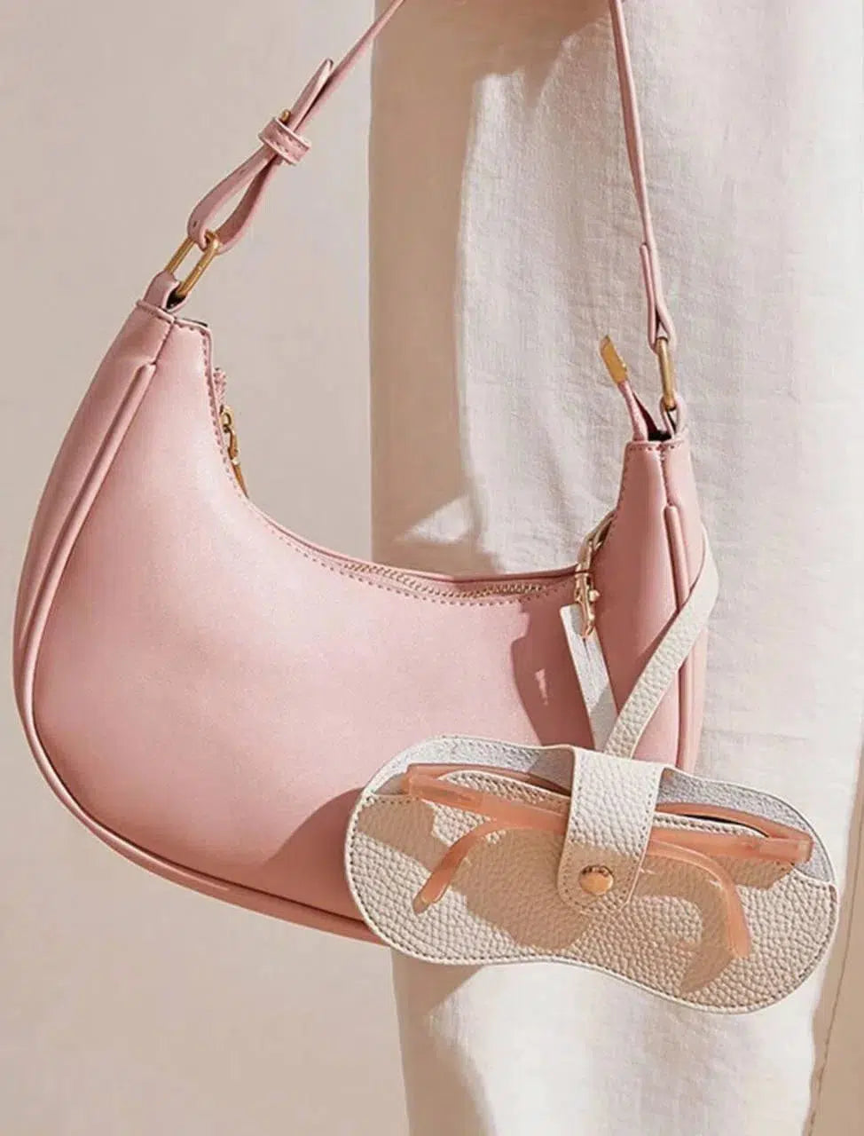 Case – Sleek compact design – Bag charm-15137985364352-Santi Vento Atelier