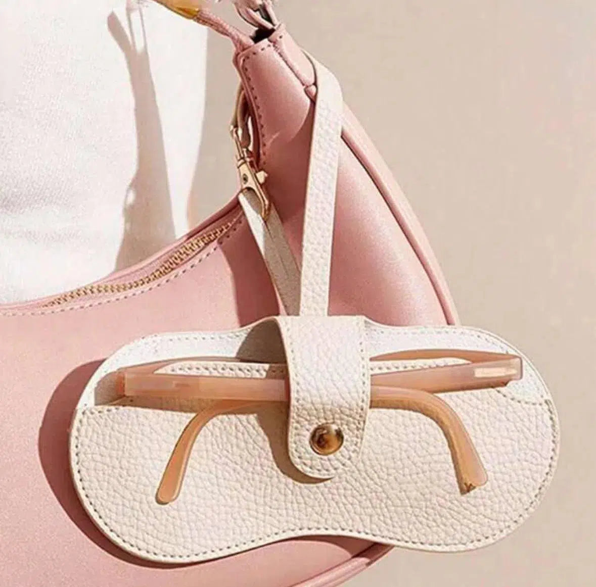 Case – Sleek compact design – Bag charm-15137985364352-Santi Vento Atelier