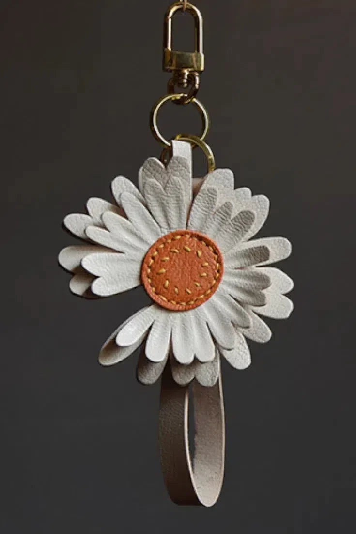 Daisy – Floral design – Bag charm-15137985986944-Santi Vento Atelier