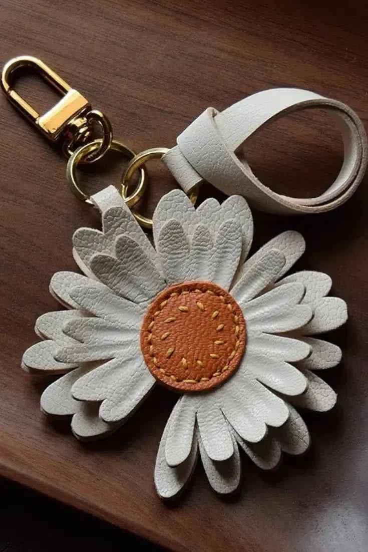 Daisy – Floral design – Bag charm-15137985986944-Santi Vento Atelier