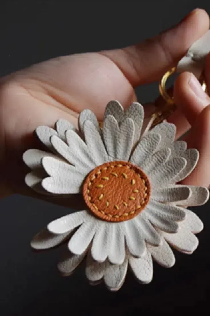 Daisy – Floral design – Bag charm-15137985986944-Santi Vento Atelier