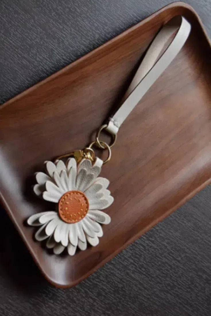 Daisy – Floral design – Bag charm-15137985986944-Santi Vento Atelier