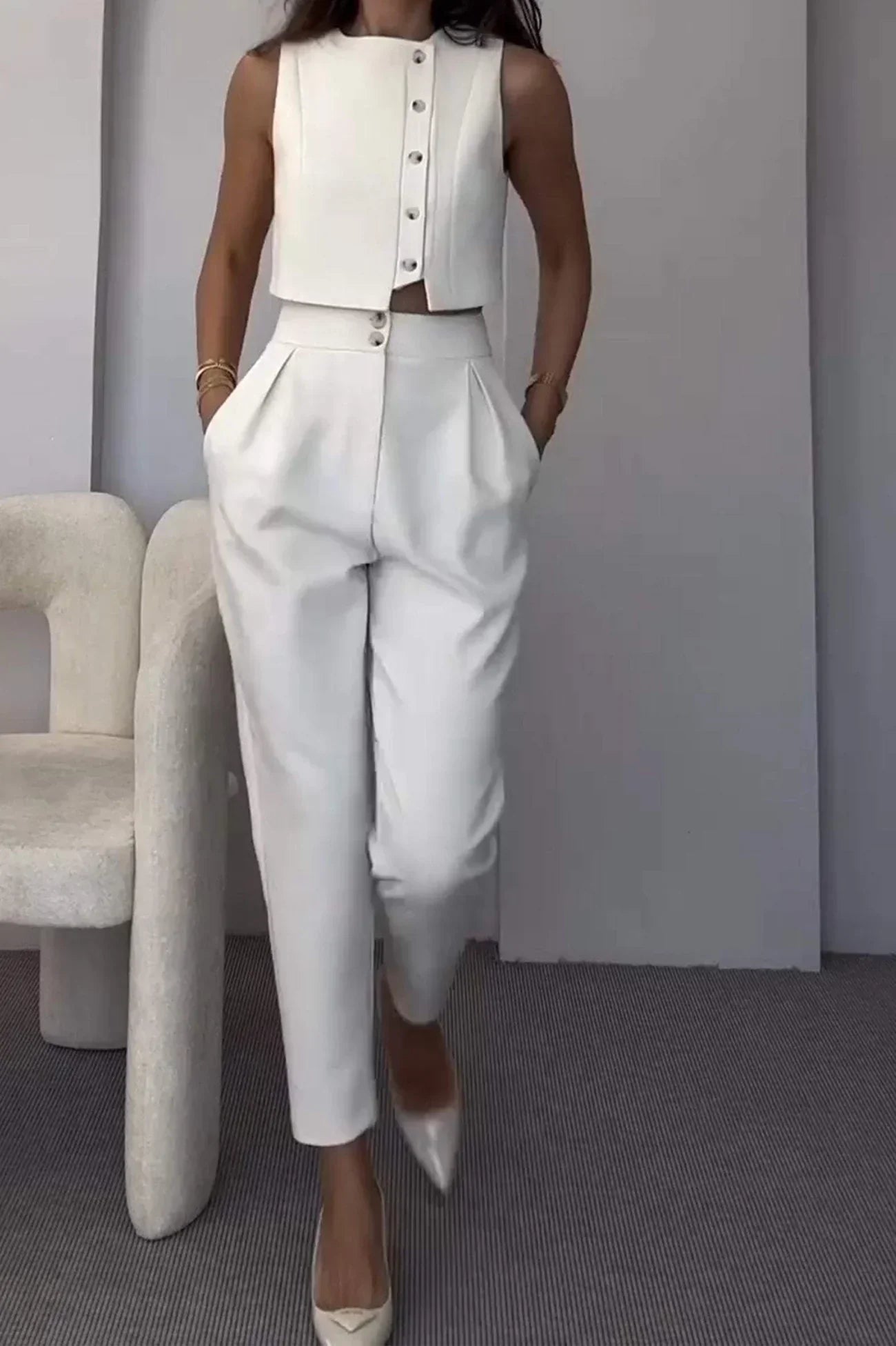 Émara – Tailored minimal – Cropped vest & tapered trousers set-15151288975744-Santi Vento Atelier