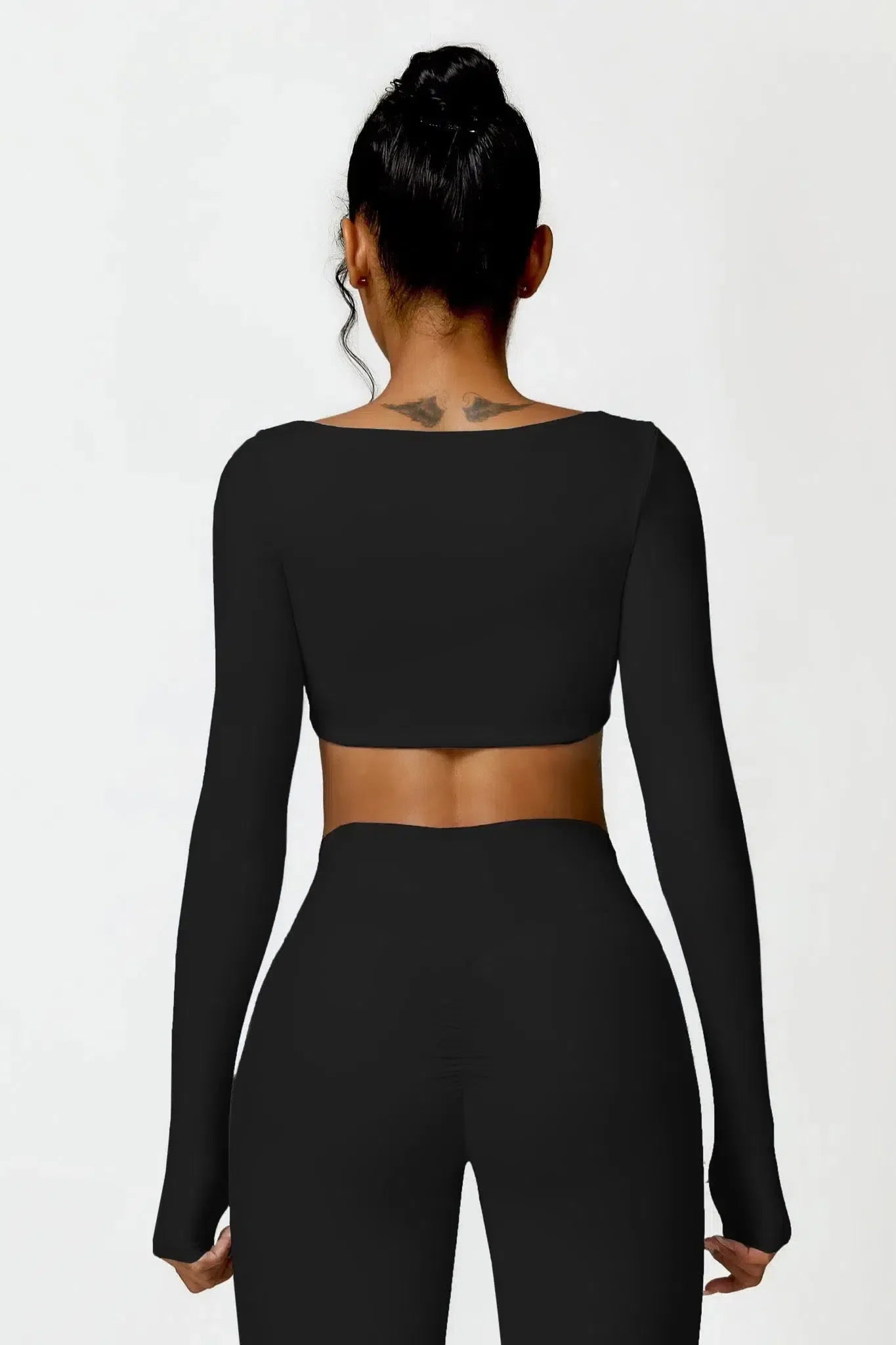 Niamh – U-neckline – Long-sleeve fitness crop top-15138000929152-Santi Vento Atelier