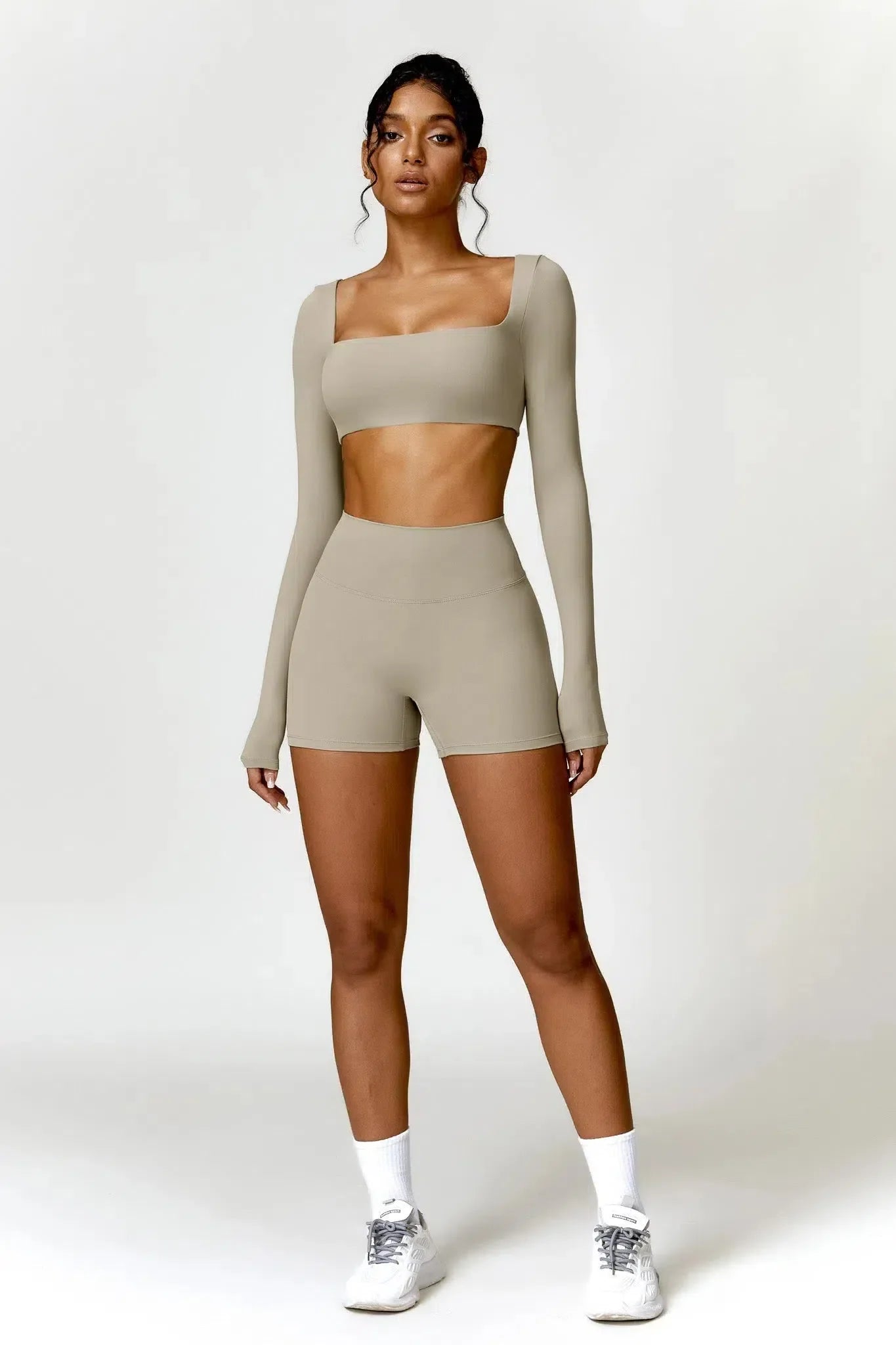 Niamh – U-neckline – Long-sleeve fitness crop top-15138000929152-Santi Vento Atelier