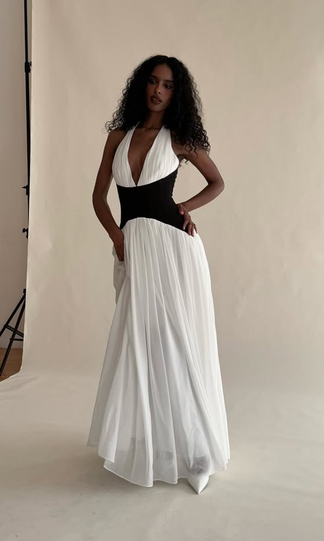 Valdéa – Sculpted waist – Halter evening gown-15146108977536-Santi Vento Atelier