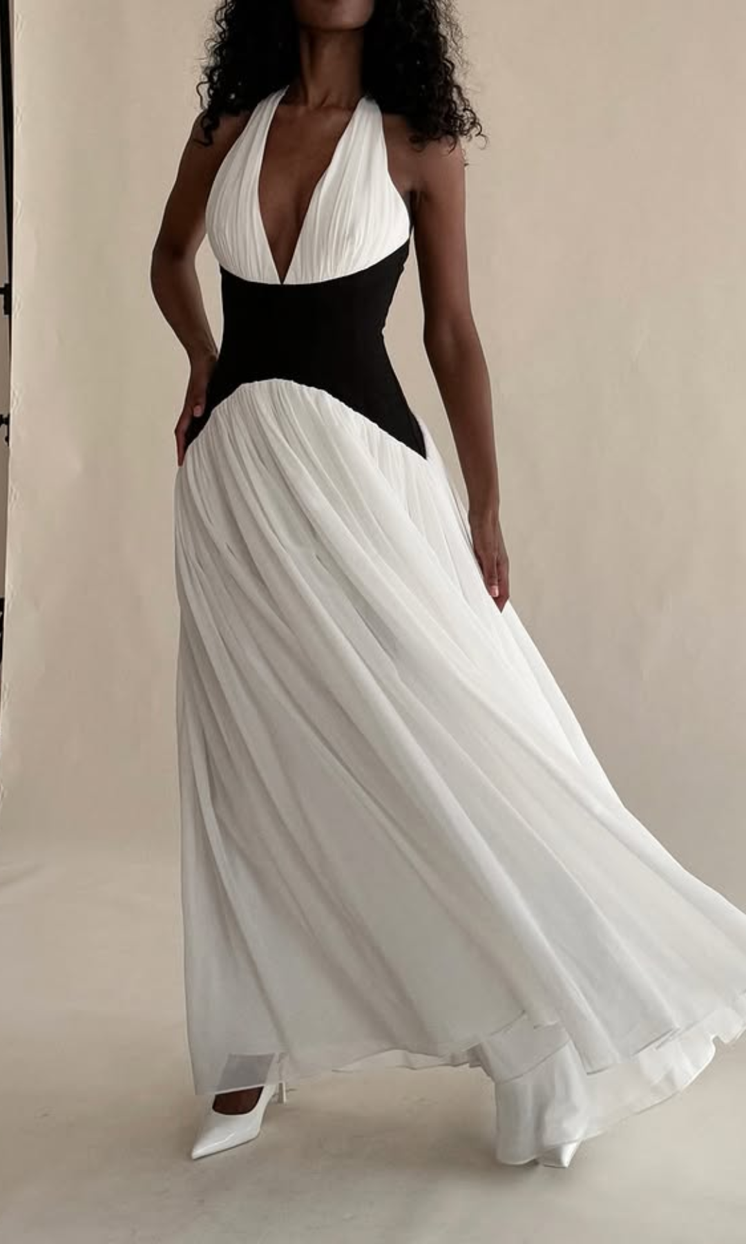 Valdéa – Sculpted waist – Halter evening gown-15146108977536-Santi Vento Atelier
