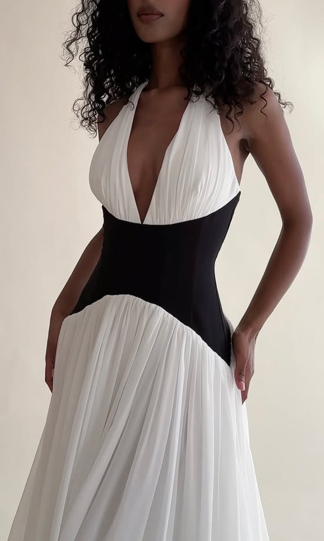 Valdéa – Sculpted waist – Halter evening gown-15146108977536-Santi Vento Atelier