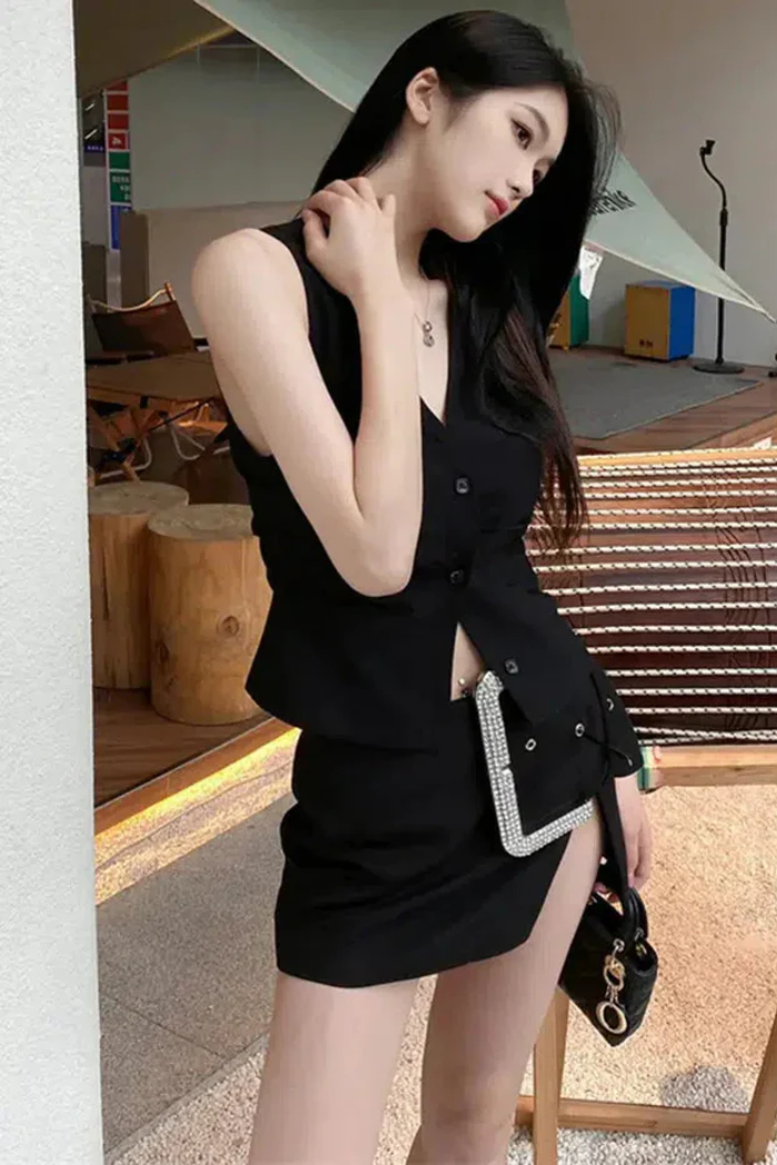 Zeno – Crystal buckle detail – High-split mini skirt-15140933075328-Santi Vento Atelier