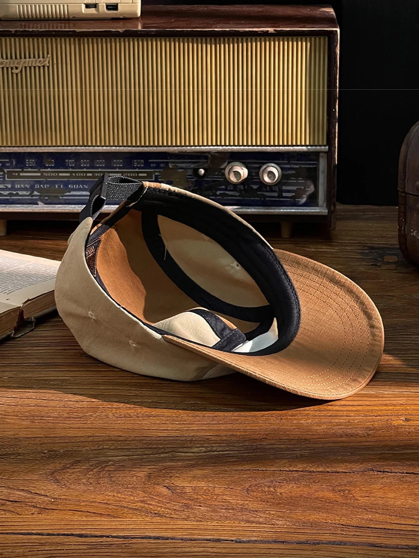 Montwade – Panelled utility – 5-panel cap-15144695792000-Santi Vento Atelier