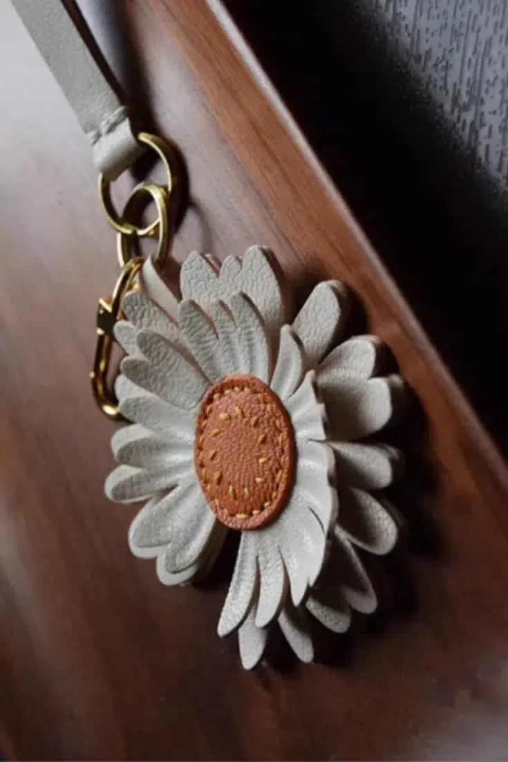 Daisy – Floral design – Bag charm-15137985986944-Santi Vento Atelier