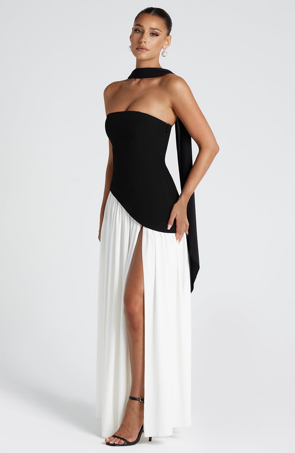 Elarisse – Sculpted contrast – Strapless evening dress-15147056693632-Santi Vento Atelier